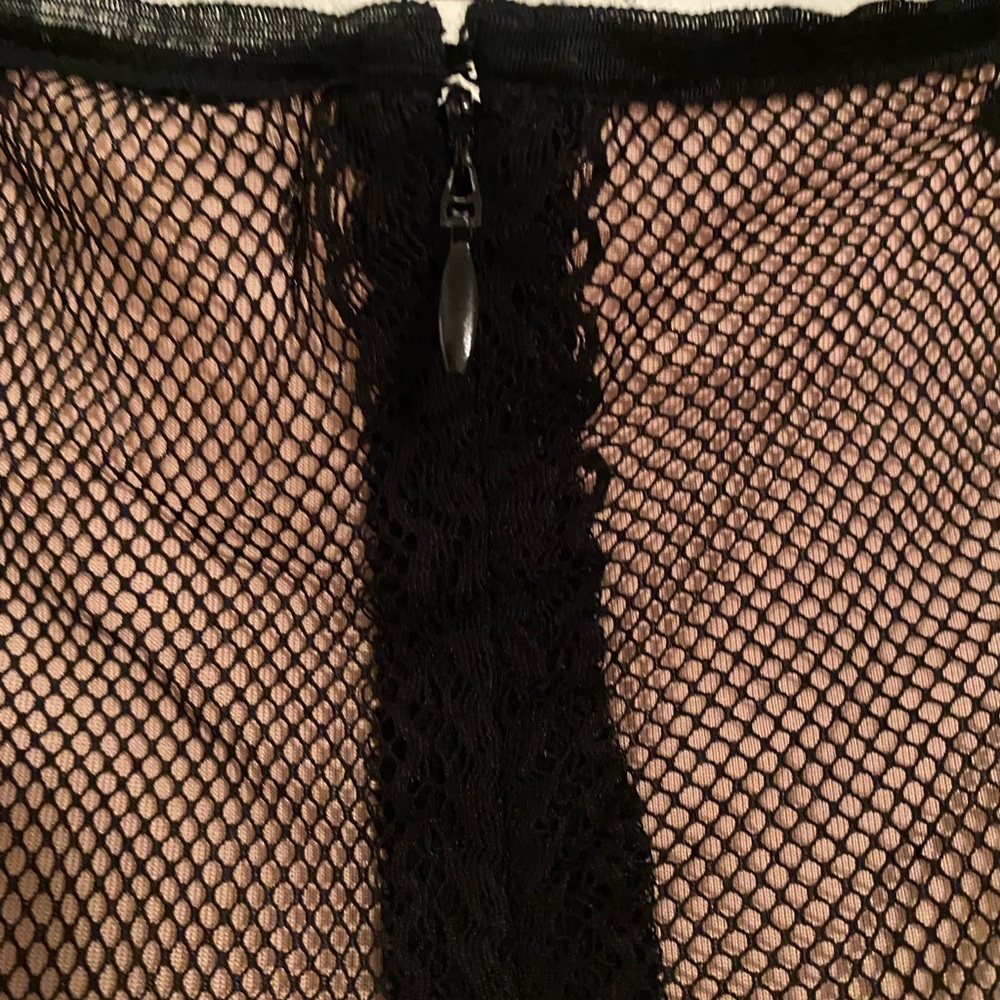 Lovely Lace Style Shell - Picture 6 of 10